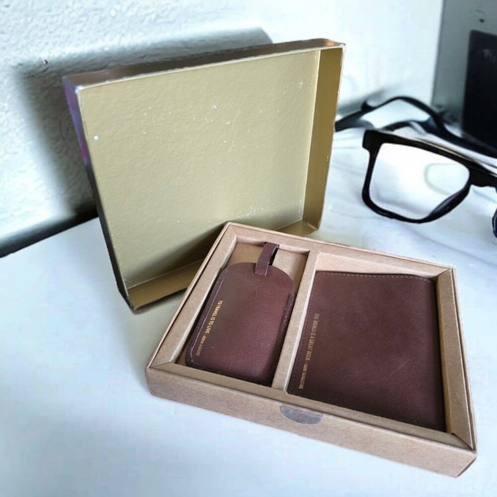 NIB EASTON Leather Passport Sleeve and Luggage Tag